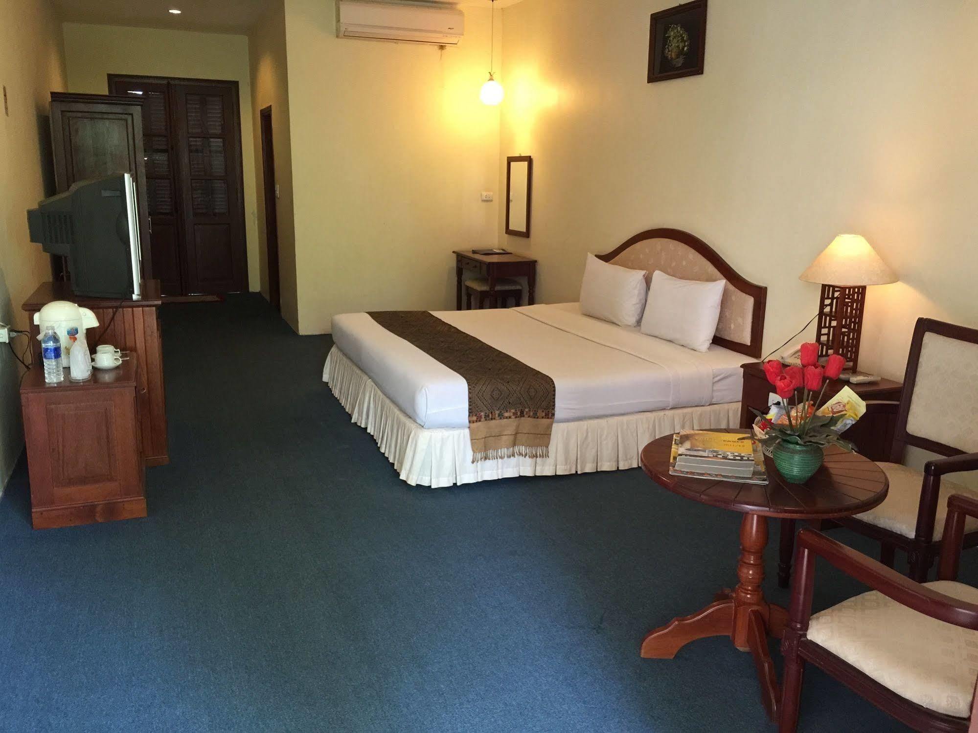 Champasak Palace Hotel Паксе Экстерьер фото