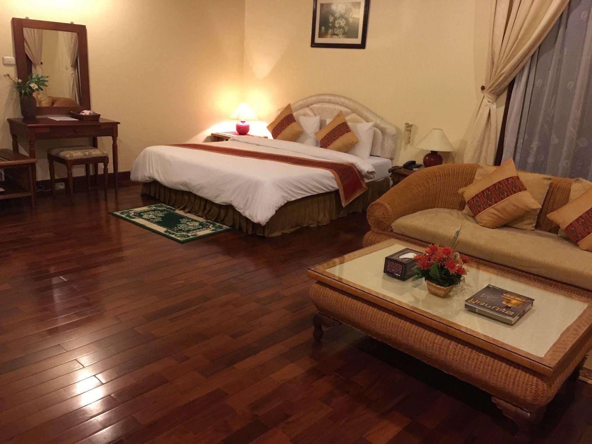 Champasak Palace Hotel Паксе Экстерьер фото