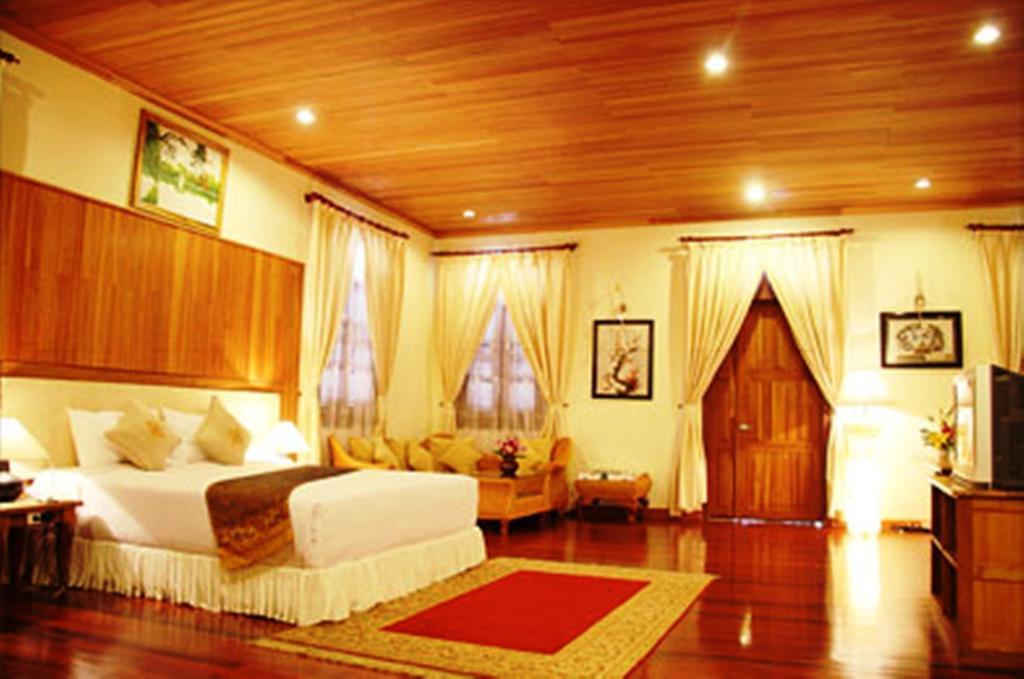 Champasak Palace Hotel Паксе Экстерьер фото