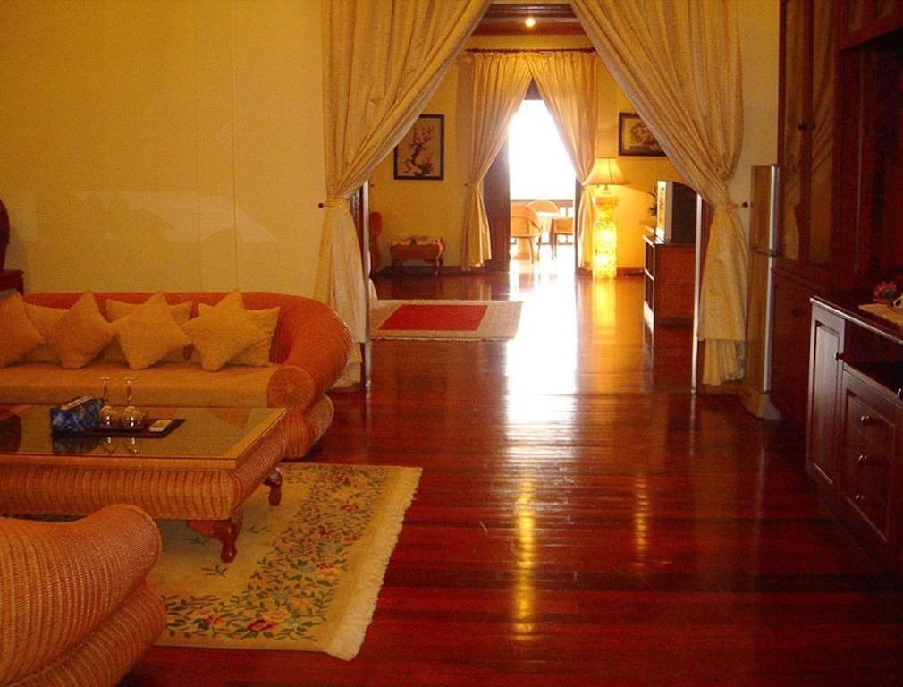 Champasak Palace Hotel Паксе Экстерьер фото